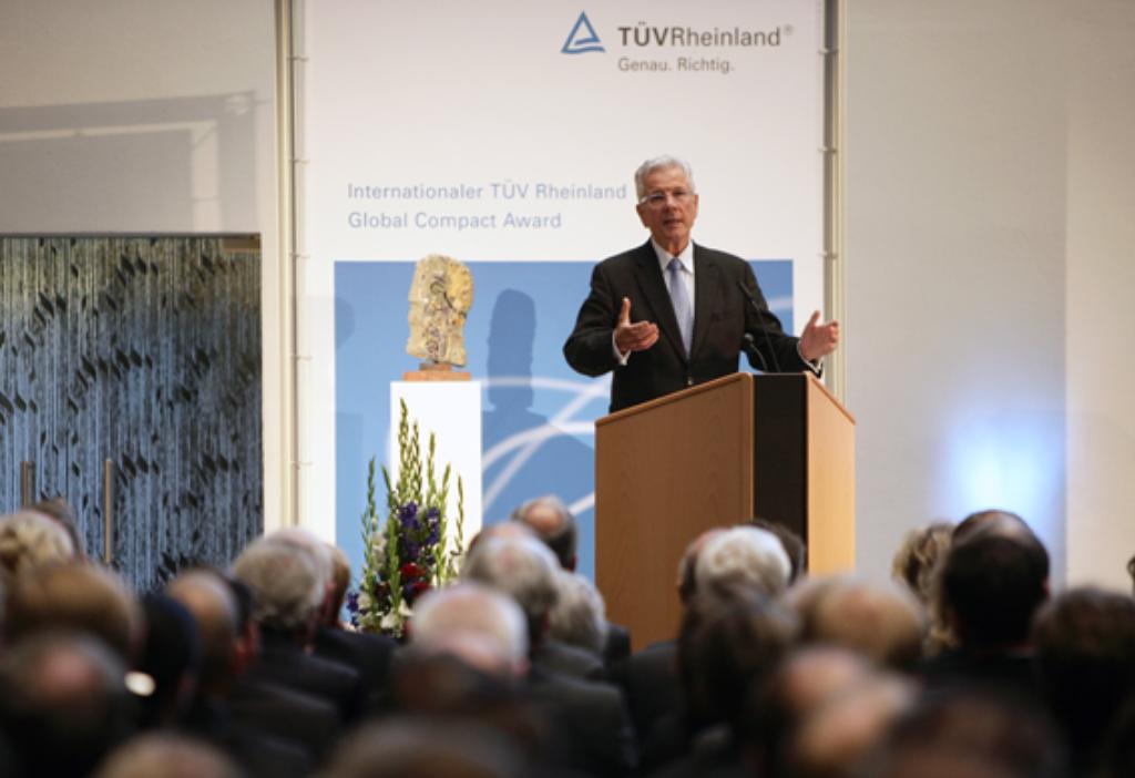 Dr. Volker Hauff, Preisträger des 1. Internationalen TÜV Rheinland Global Compact Award