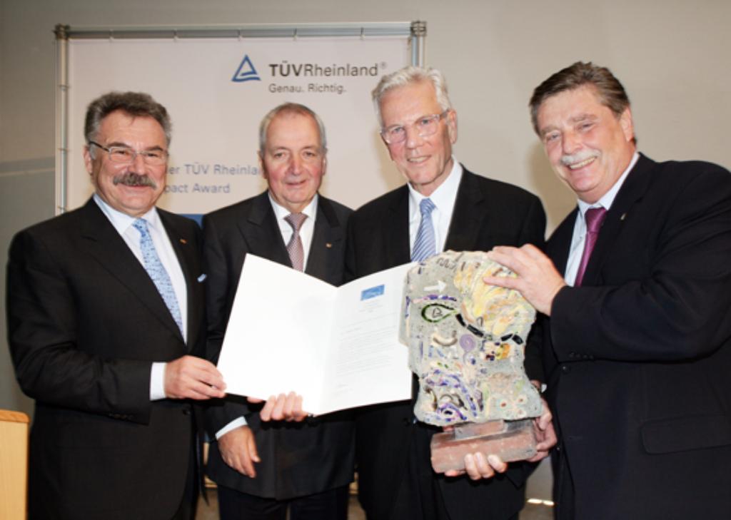Preisübergabe, v.l.n.r.: Prof. Bruno O. Braun, Prof. Klaus Töpfer, Dr. Volker Hauff, Kölner OB Dr. Fritz Schramma