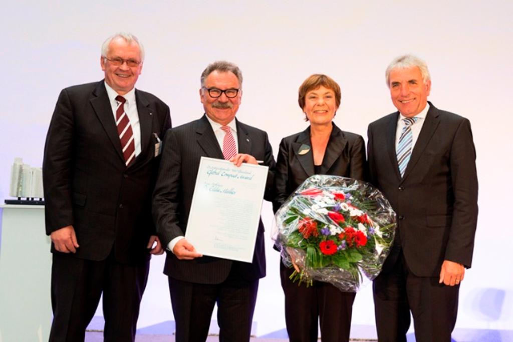 3. Internationaler TÜV Rheinland Global Compact Award, v.l.n.r.: Dr. Manfred Hennecke, Prof. Bruno O. Braun, Prof. Edda Müller, Kölner OB Jürgen