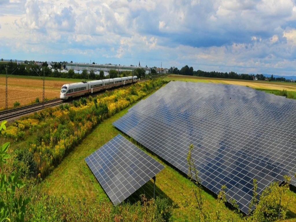 Potenzialanalyse von Photovoltaik an der Schiene