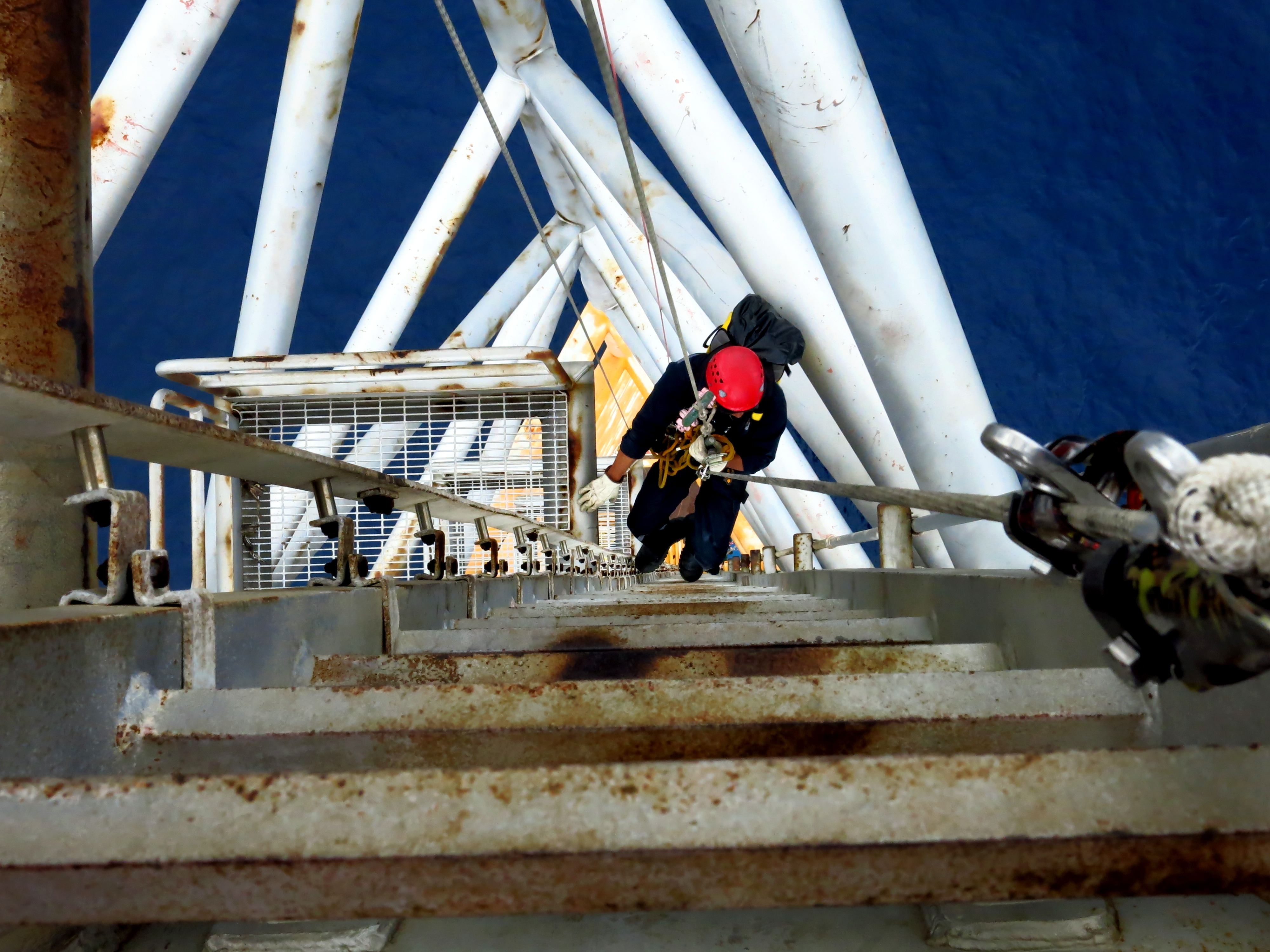 Pre-Fabrication Non-Destructive Inspections for Oil and Gas | TÜV Rheinland