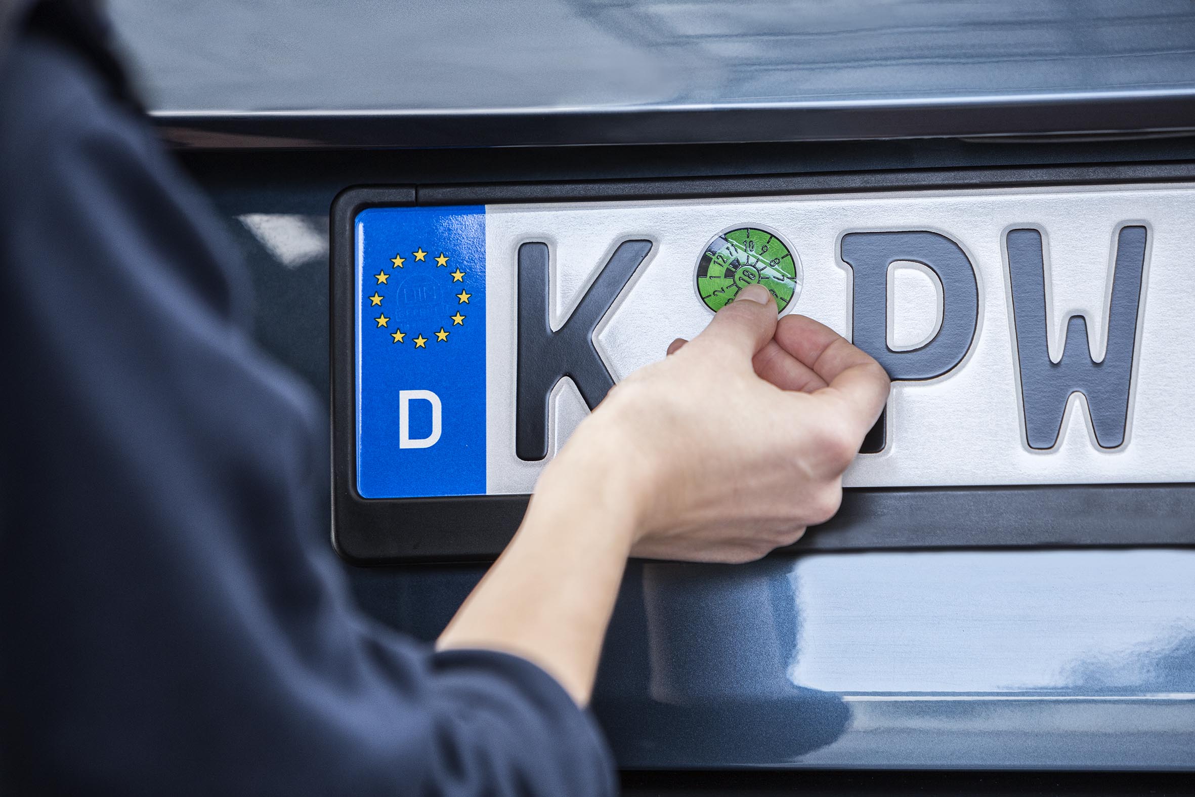Die Prufplakette Richtig Lesen Wir Helfen Ihnen De Tuv Rheinland