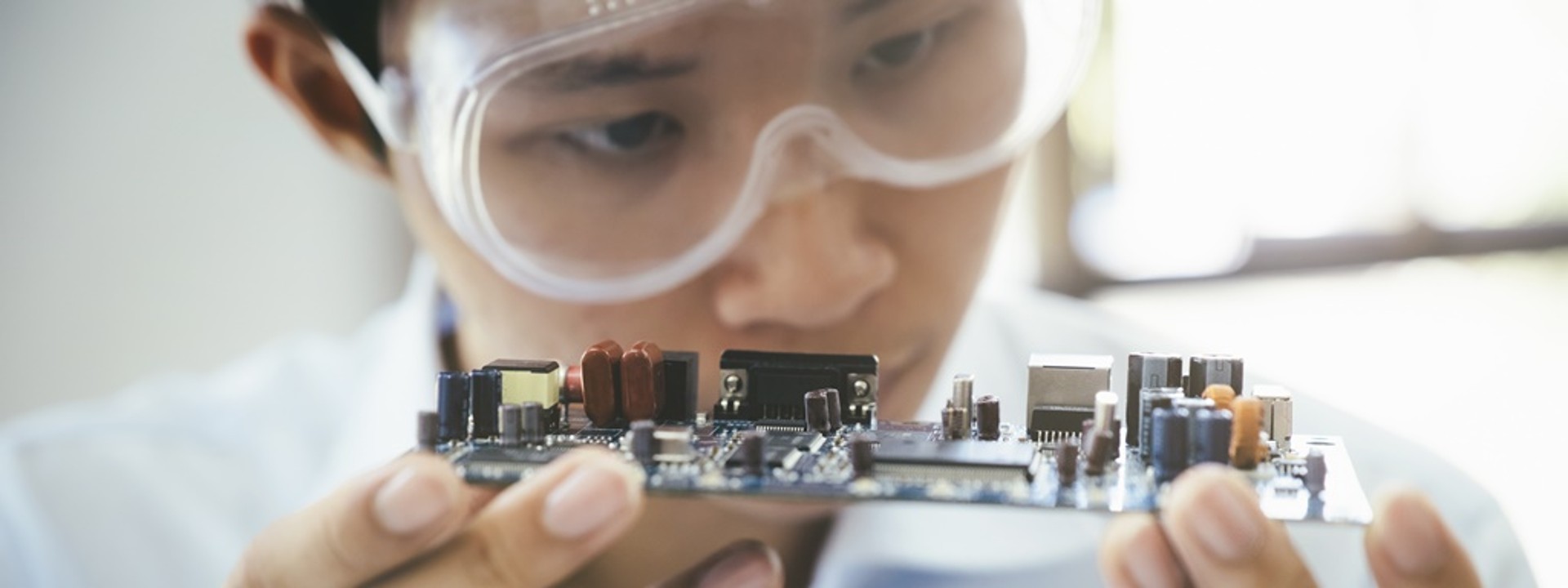 Zertifizierung von Chips und Modulen | TÜV Rheinland