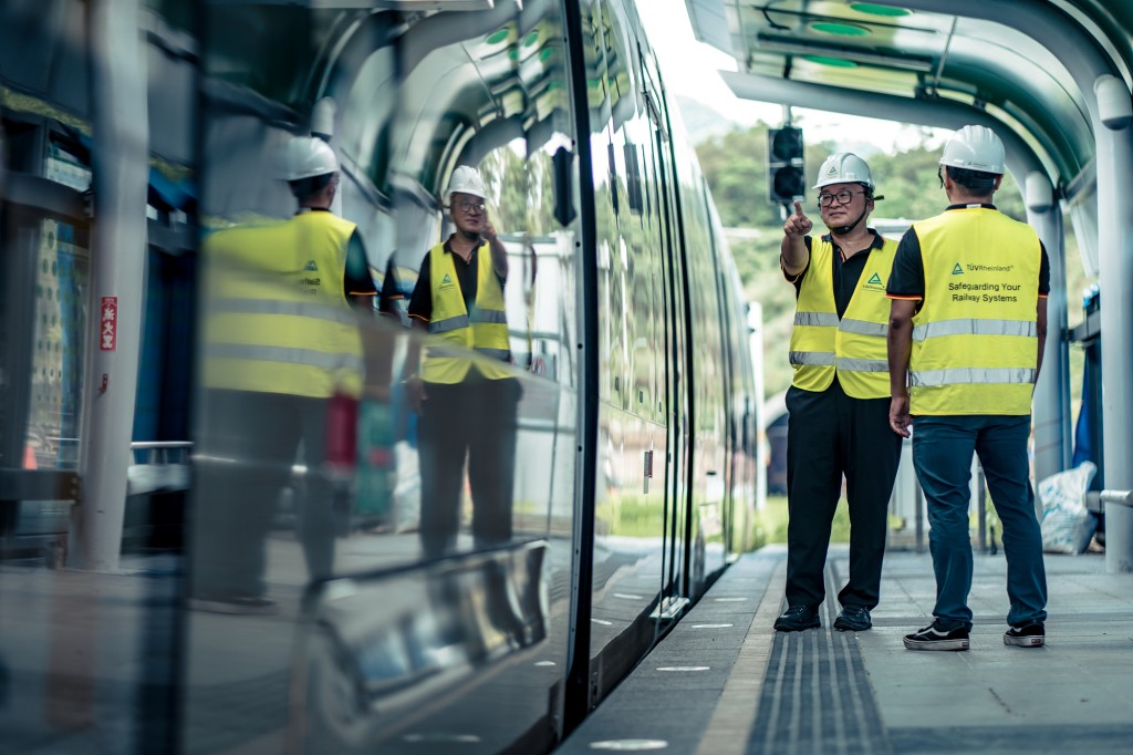 Mit seinen Fachleuten prüft TÜV Rheinland Schienenverkehrsprojekte weltweit. Foto: TÜV Rheinland