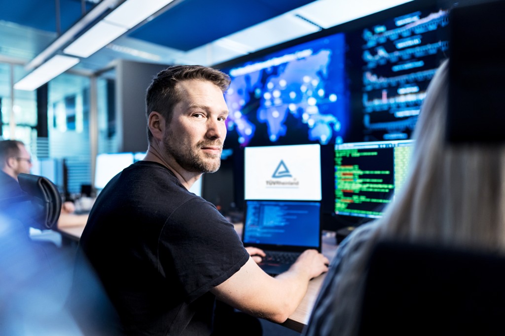 What is required of companies under the Cyber Resilience Act? The EU Agency for Cybersecurity is now clarifying important questions. Photo: TÜV Rheinland TÜV Rheinland on Cyber Resilience Act: Requirements now clearer