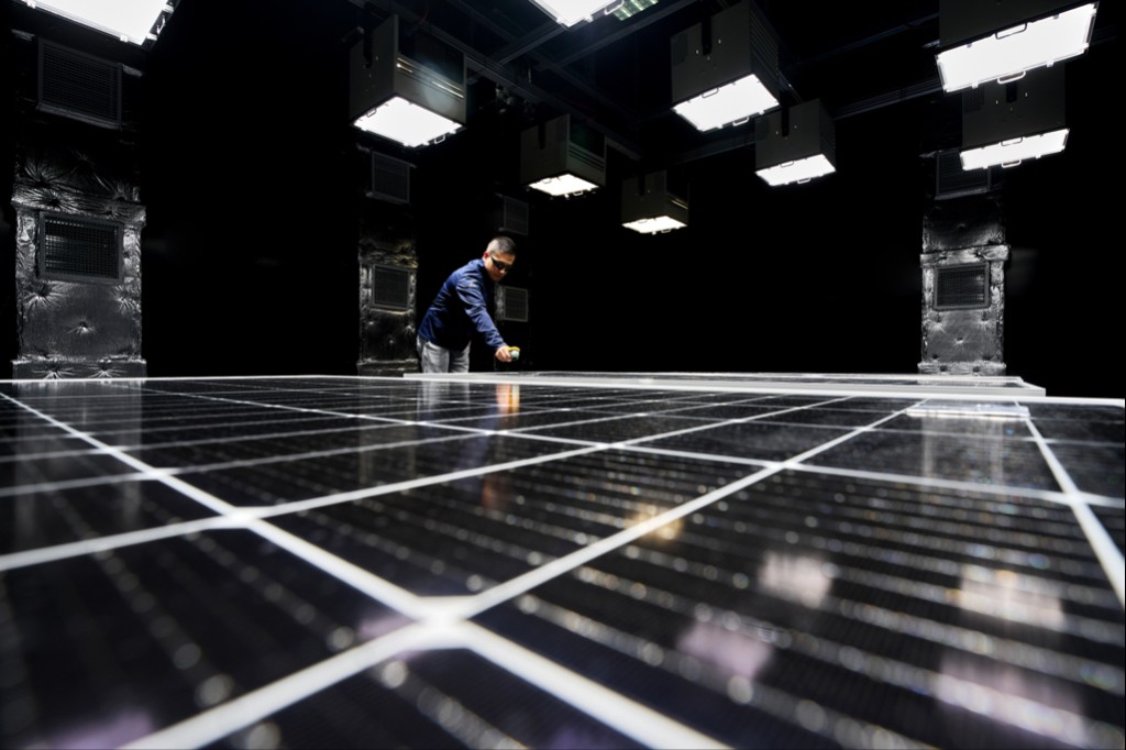Long-term comparison of PV modules: Early testing in manufacturing process is essential (photo: TÜV Rheinland)