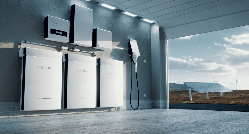 Sicherer Umgang mit Batteriespeichern: TÜV Rheinland liefert Tipps zum Brandschutz bei Photovoltaik-Anlagen (Foto: TÜV Rheinland/Shutterstock)
