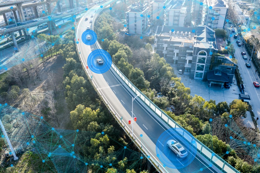 TÜV Rheinland bietet neue Dienstleistungen im Bereich Autonomes Fahren an.
