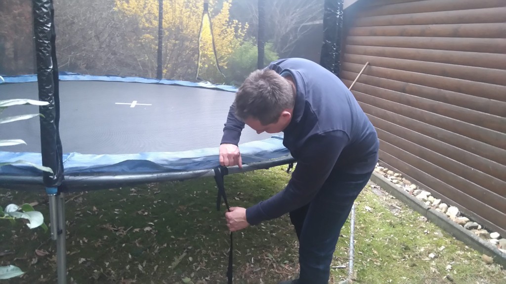 Trampolin im Garten