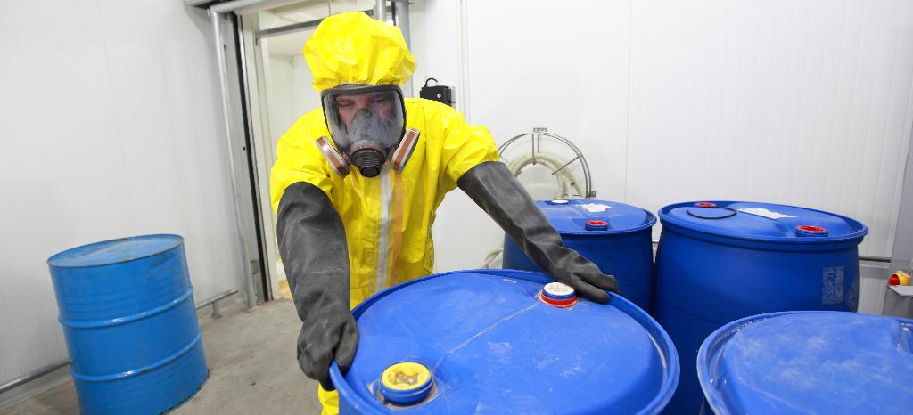 Dangerous goods training course | TÜV Rheinland