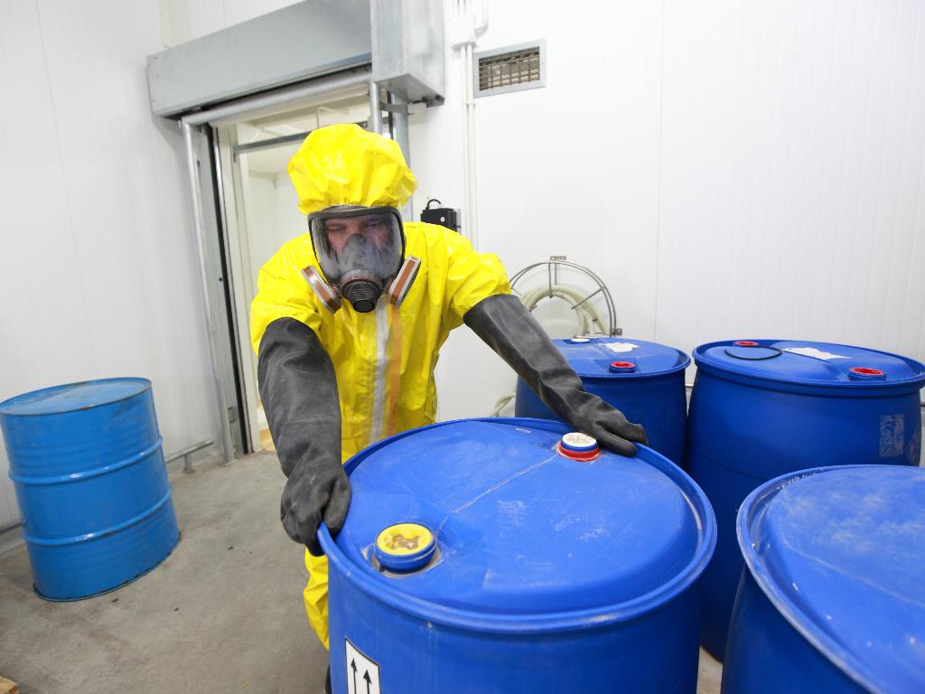 Dangerous goods training course | TÜV Rheinland
