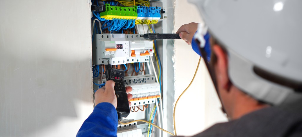 Prüfung von elektrischen Anlagen nach den Bestimmungen der VdS Schadenverhütung | TÜV Rheinland
