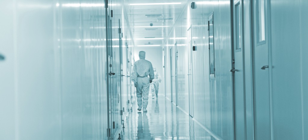 Reinraumtechnik gemäß DIN EN ISO 14644 und GMP-Leitfaden | TÜV Rheinland