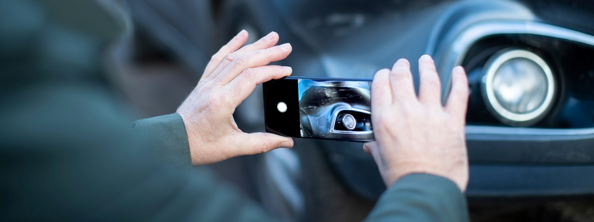 Digital damage assessment by smartphone WO TÜV Rheinland