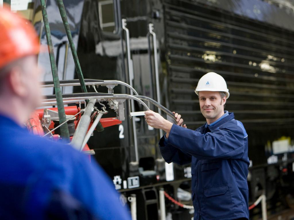 Asset management for the rail sector | TÜV Rheinland