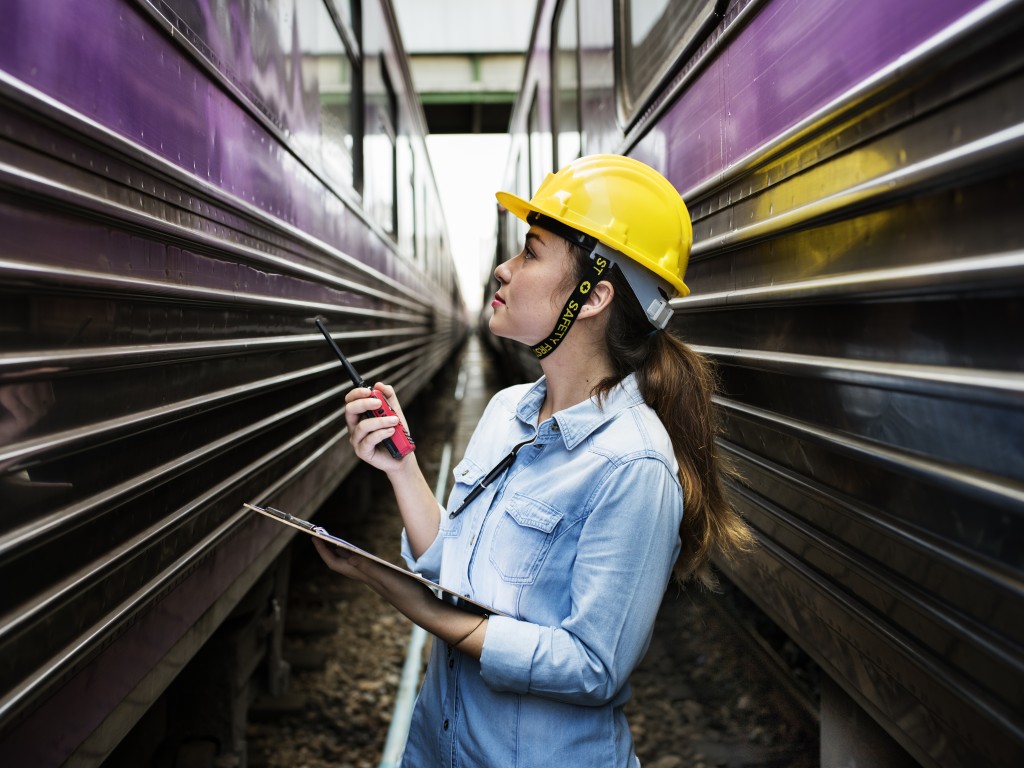 Begutachtung von Fahrzeugschäden im Schienenverkehr | TÜV Rheinland