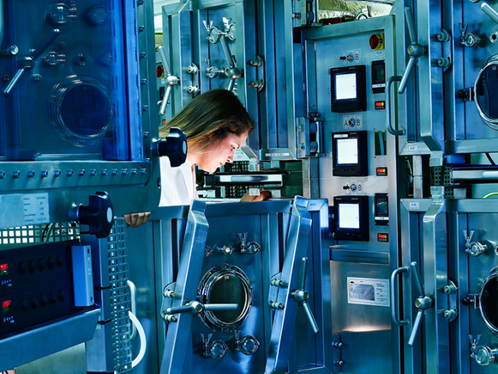 VOC-Messung von Bauprodukten, Elektrogeräten, Spielzeug, Konsumgütern mit Geruchsbewertung, Partikelmessung | TÜV Rheinland