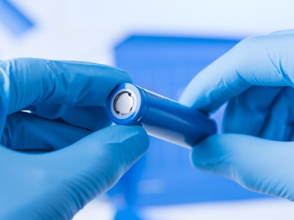 Testowanie bezpieczeństwa baterii | TÜV Rheinland