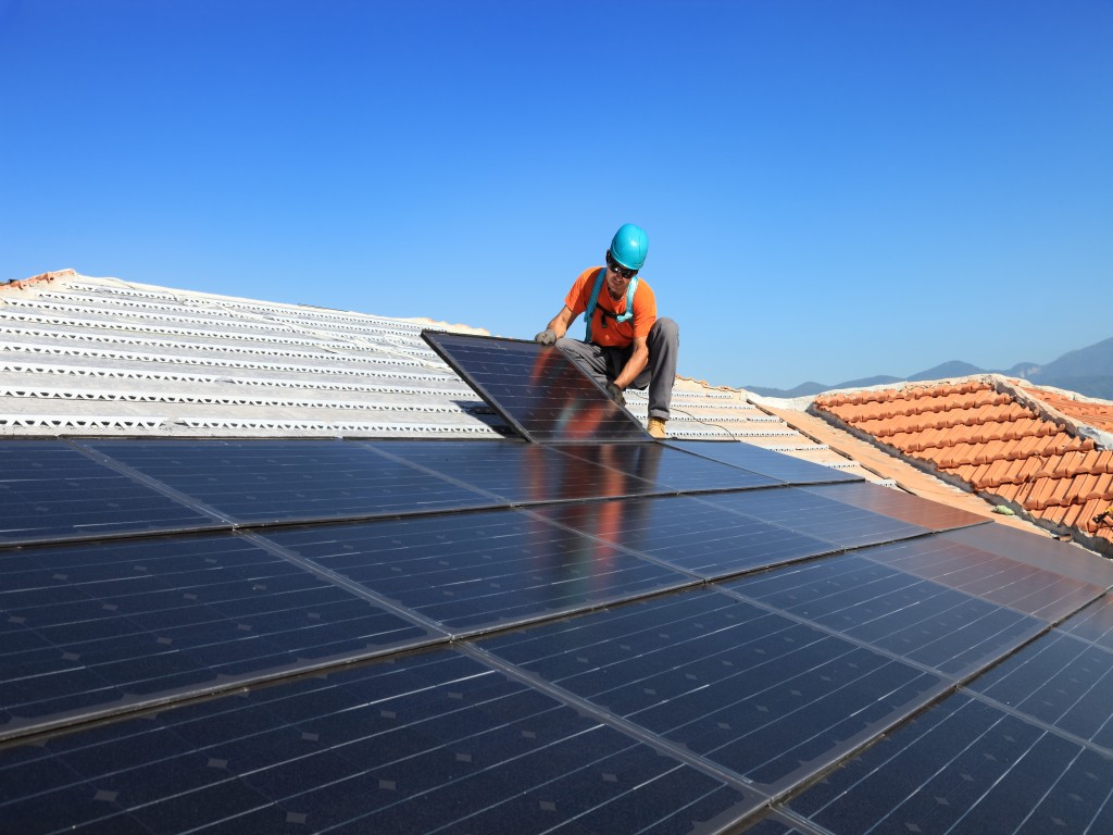 Qualifizierung für gebäudeintegrierte PV (BIPV) und gebäudegebundene PV (BAPV) | TÜV Rheinland
