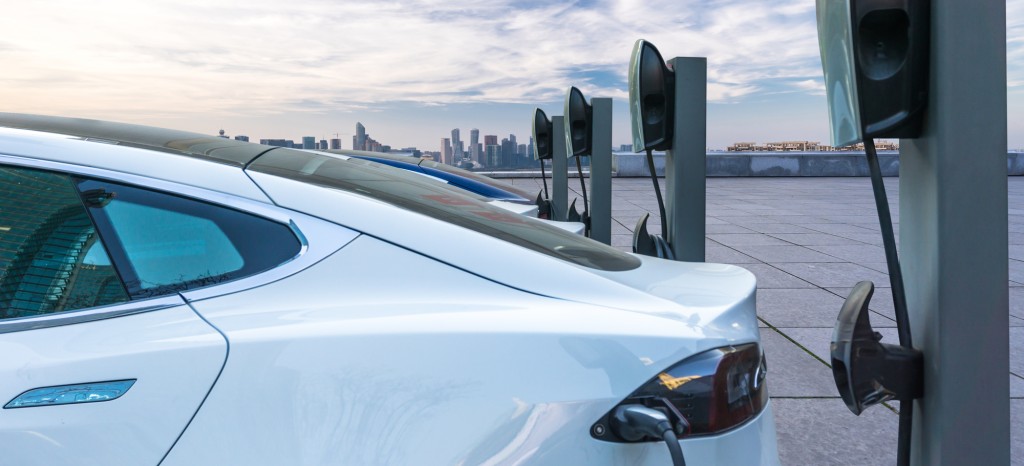 Testing electric vehicle charging stations/electric vehicle supply equipment (EVSE) | TÜV Rheinland