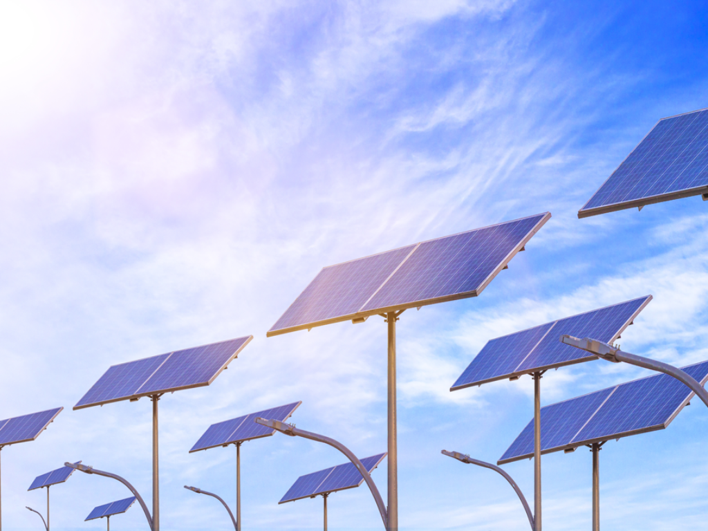 Prüfung von Solar-Straßenbeleuchtung und deren Auswertung | TÜV Rheinland