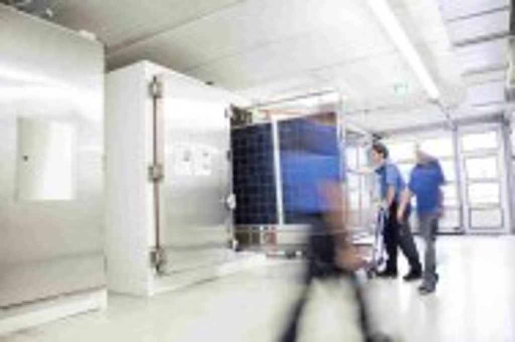 Product testing under environmental simulation | TÜV Rheinland