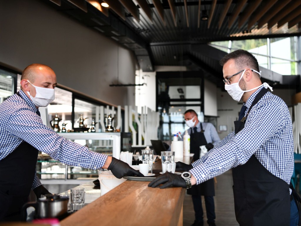 Our certificate reflects effective anti-corona measures and hygiene regulations for restaurants and hotels | TÜV Rheinland