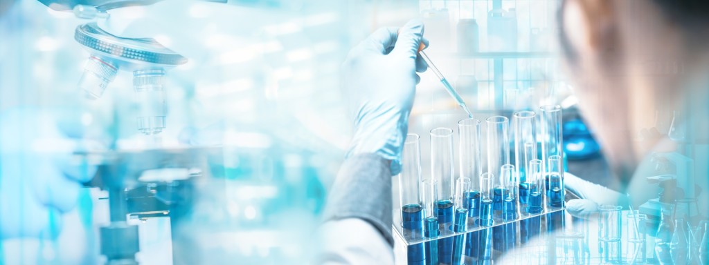 Zdjęcie przedstawia sprzęt laboratoryjny