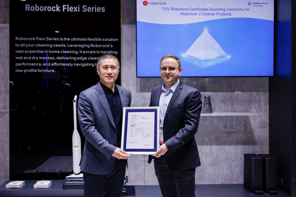 Quan Gang, President of Roborock, and Frank Holzmann, Global Vice President of TÜV Rheinland Business Field Electrical