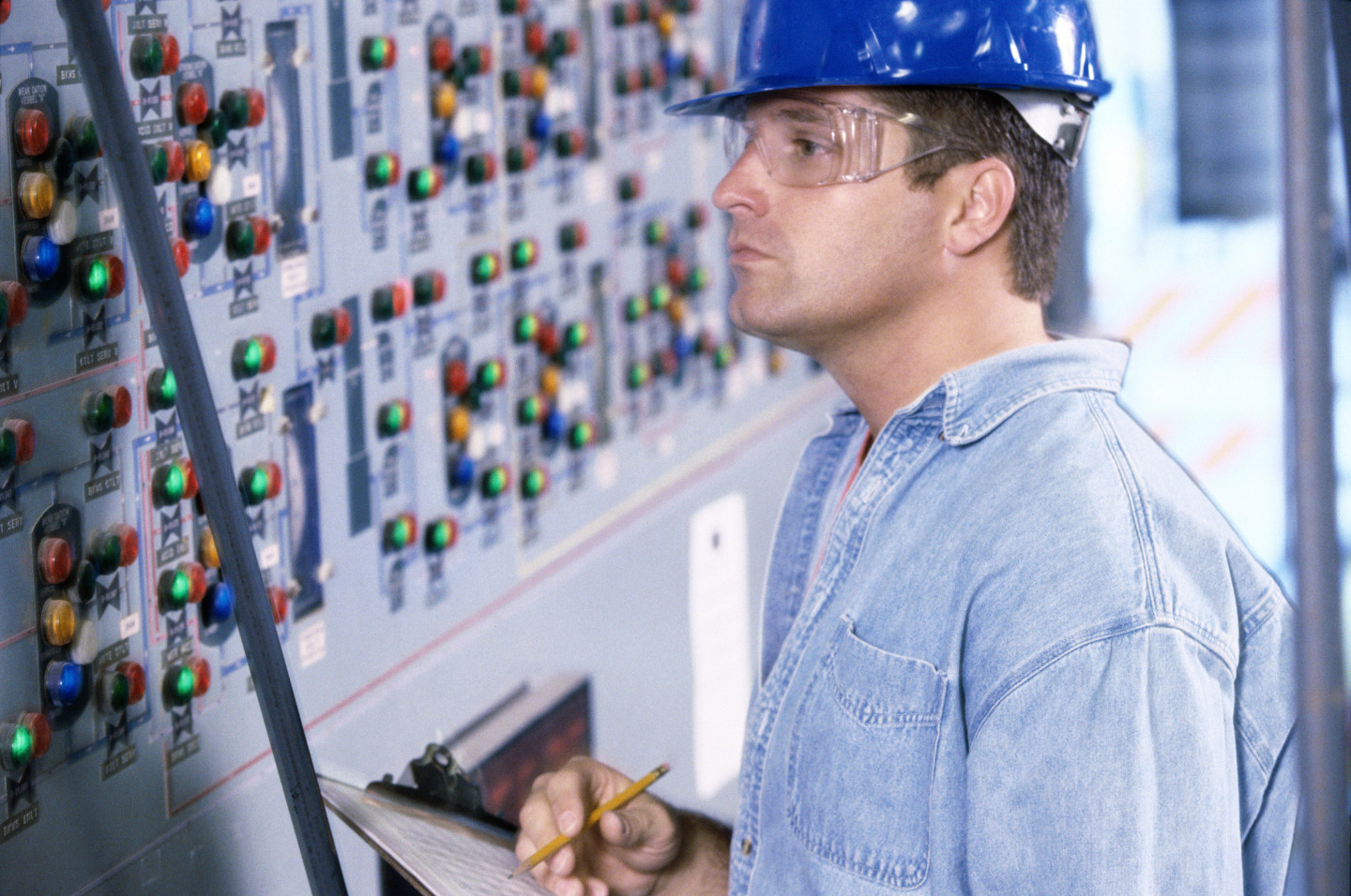 Техногенная безопасность профстандарт. Safety officer. Строитель прораб. Safety professional. Construction worker.